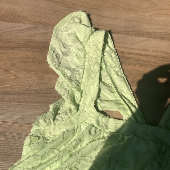 Relisted LC Lauren Conrad ruffle sleeve tank green yellow size XL - Picture 5 of 17